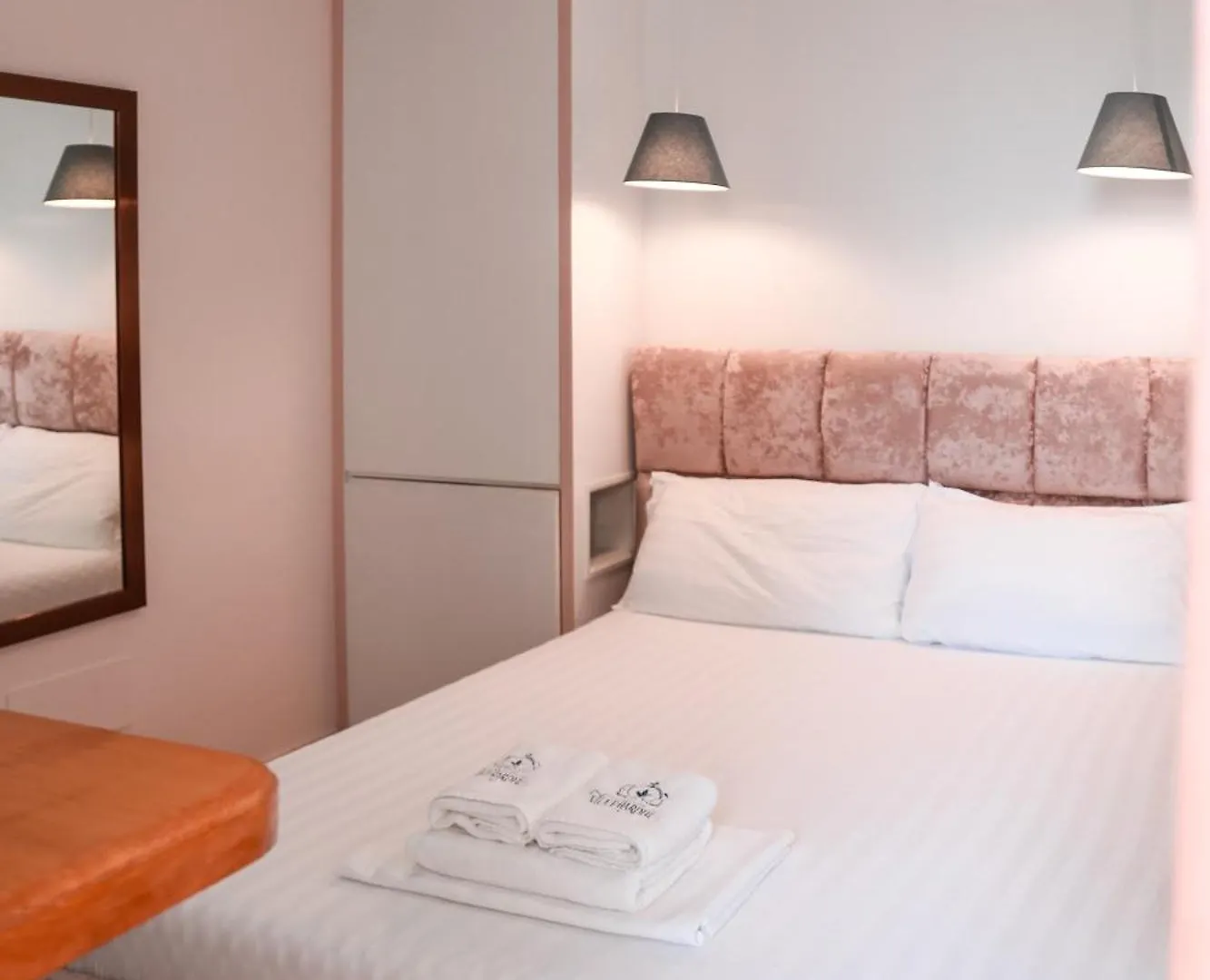 Vila E Bardhe Butique Hotel Sarandë