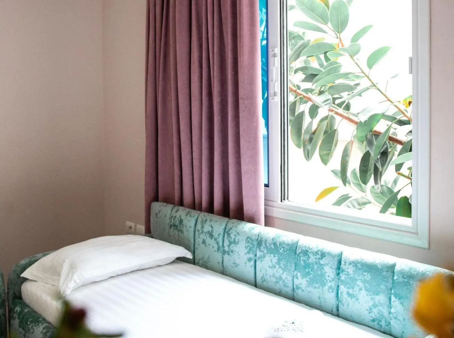 Vila E Bardhe Butique Hotel Sarandë