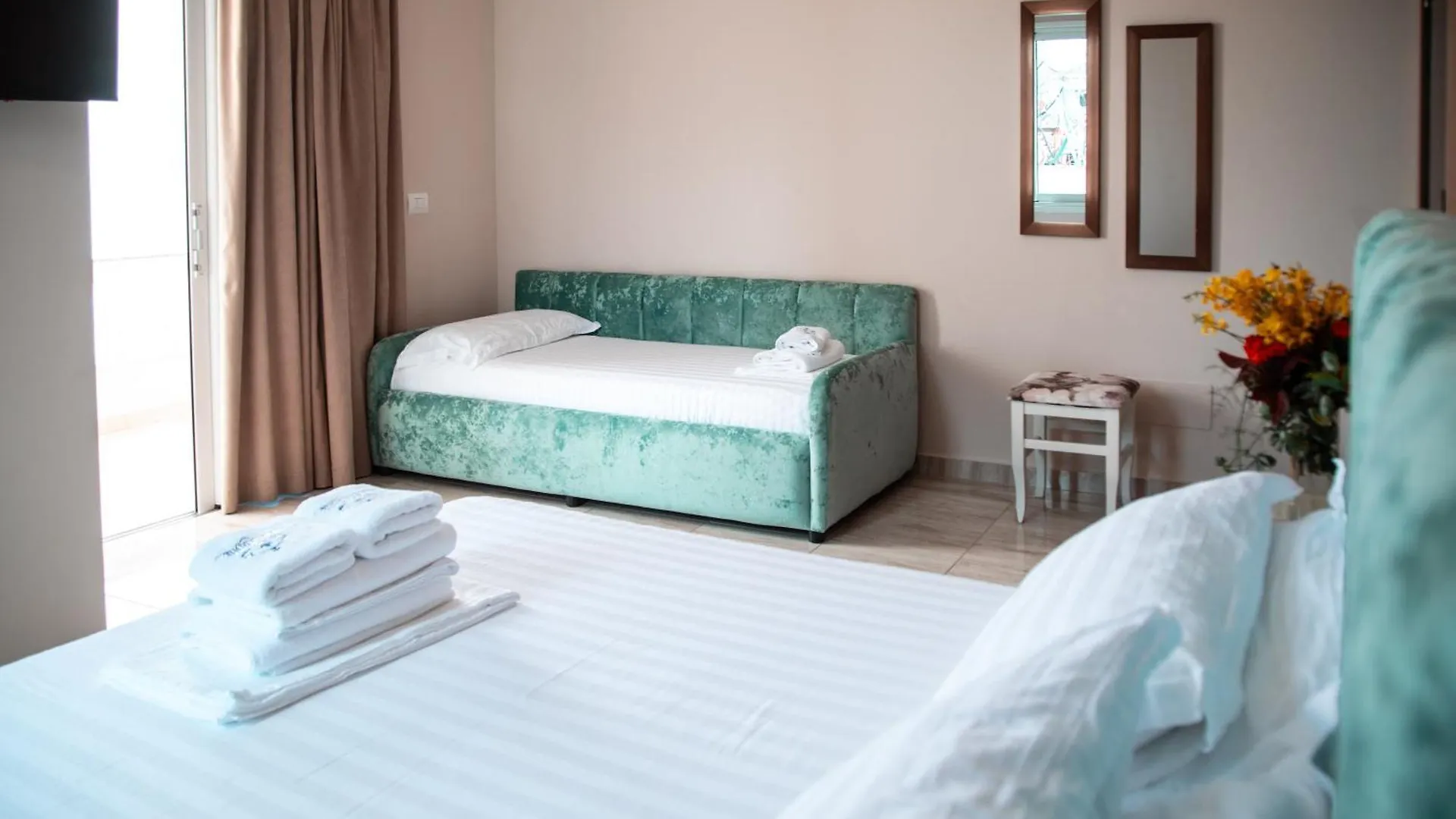 Vila E Bardhe Butique Hotel Sarandë
