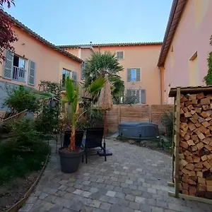 https://chamade-en-beaujolais.hotels-rhonealpes.com