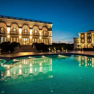 https://royal-hill-hotel.hotels-in-tirana.com