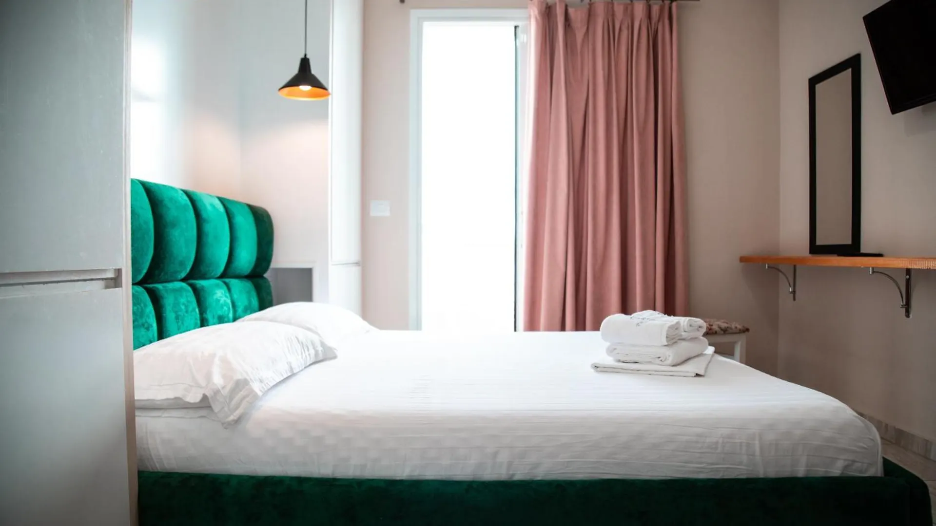 Vila E Bardhe Butique Hotel Saranda
