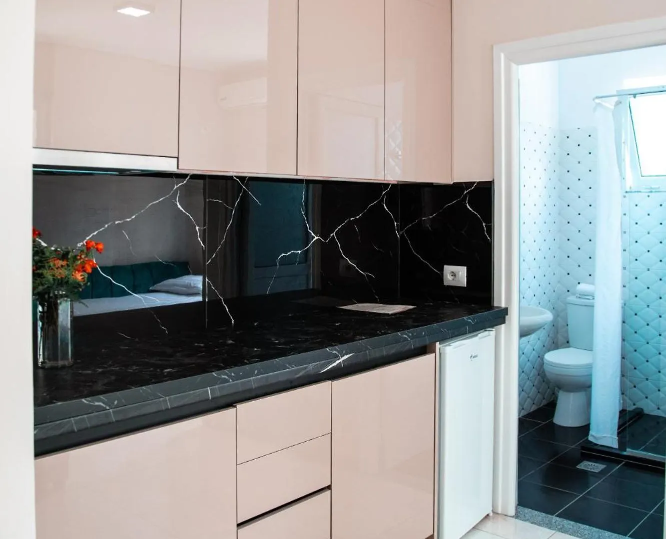 Vila E Bardhe Butique Hotel Saranda 0*,