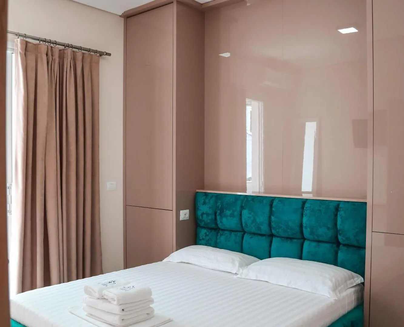 Vila E Bardhe Butique Hotel Saranda