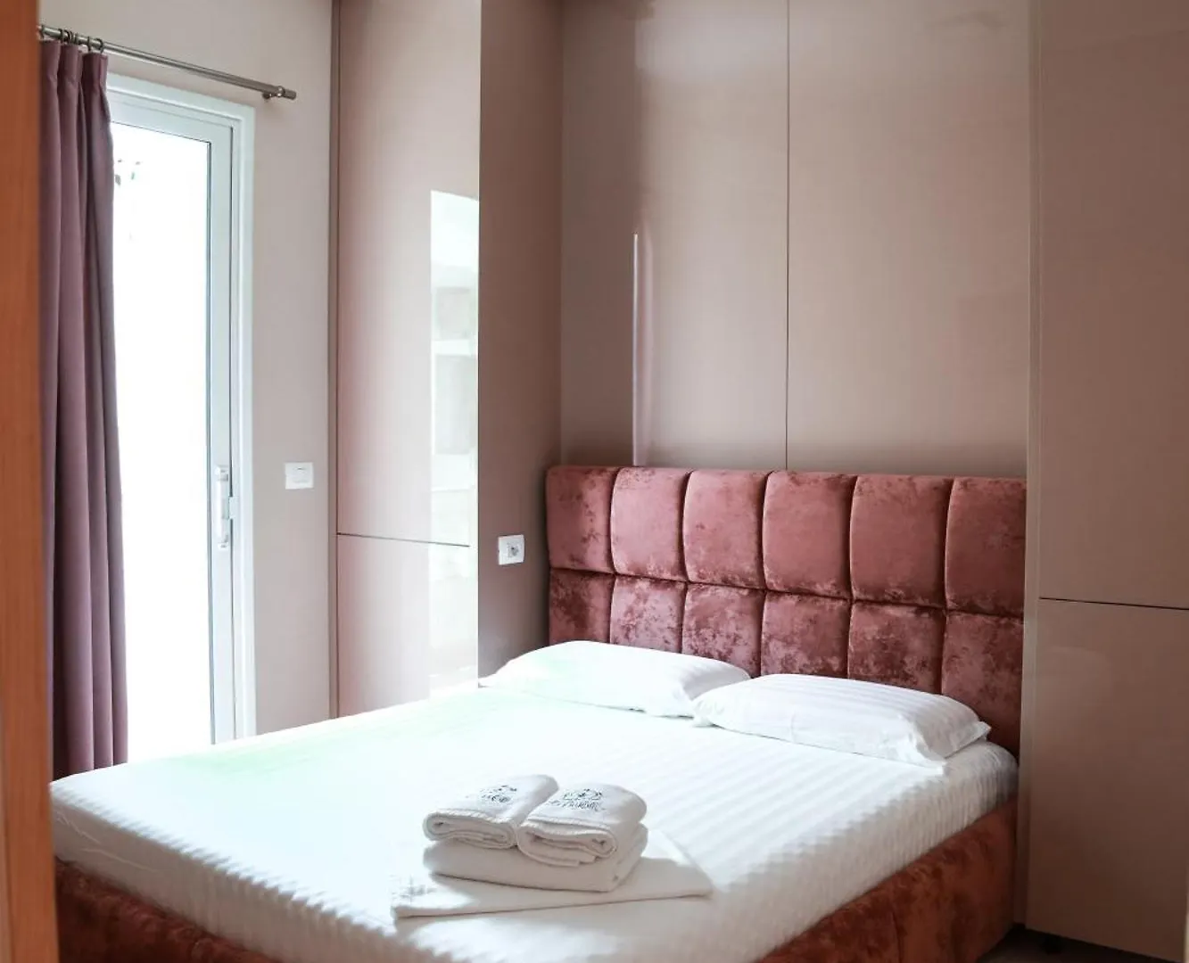 Vila E Bardhe Butique Hotel Saranda