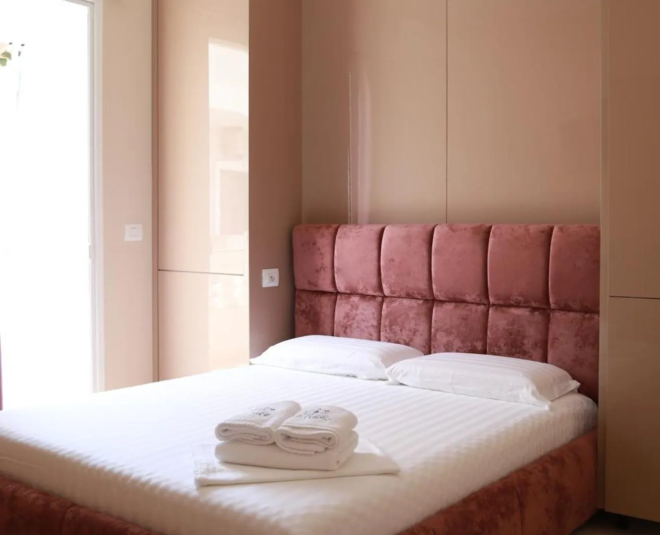 Vila E Bardhe Butique Hotel Saranda