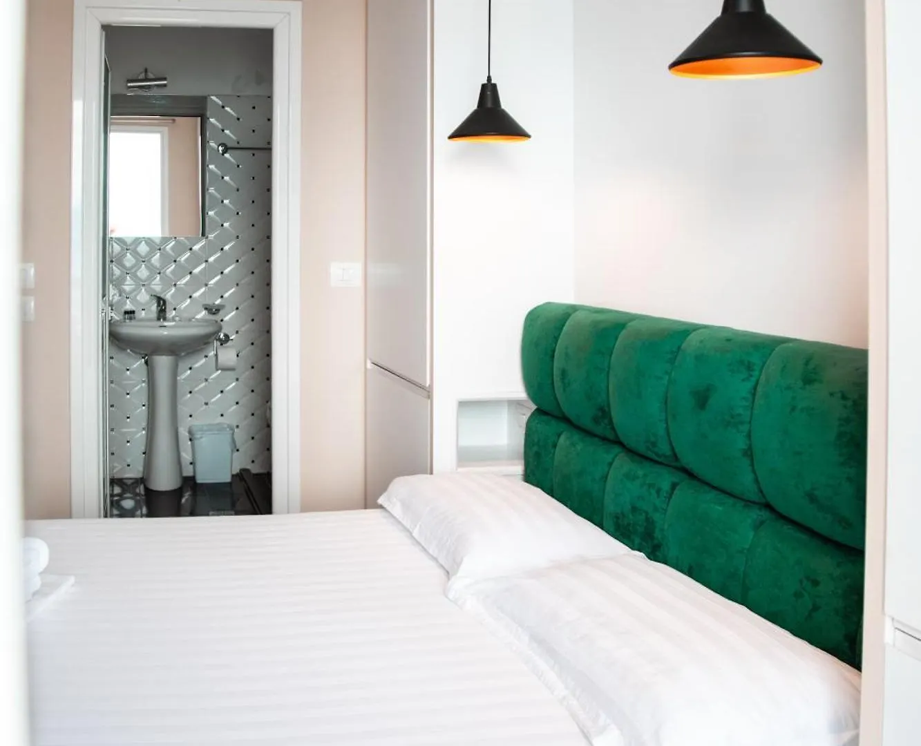 Vila E Bardhe Butique Hotel Saranda