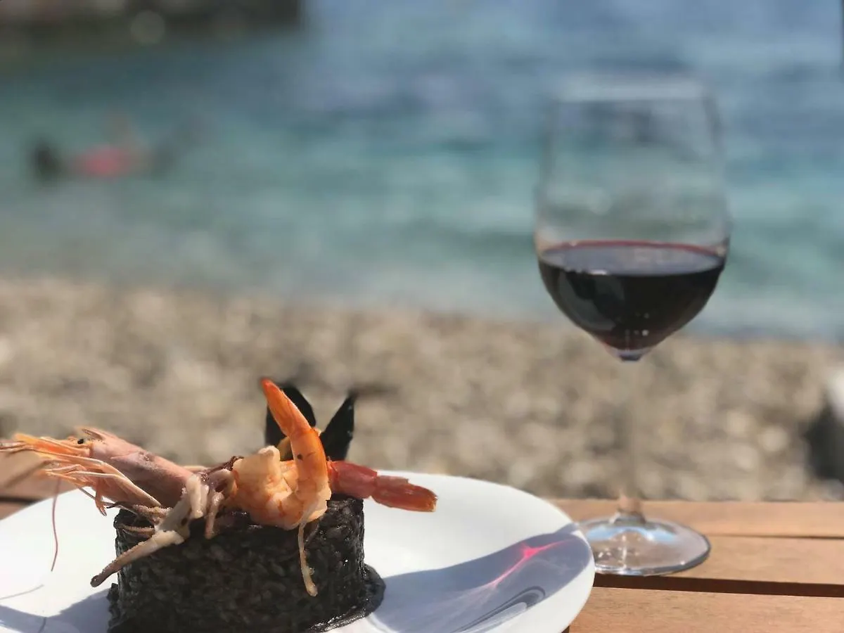 Vila E Bardhe Butique Hotel Saranda 0*,  Albania